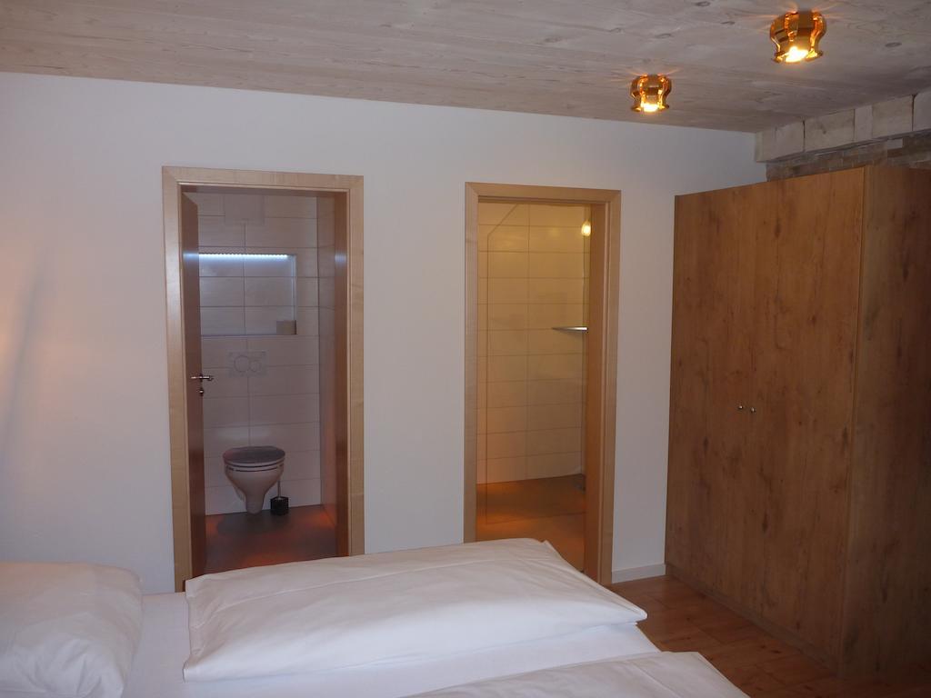 Gaestehaus Guggomos "Das Allgaeustyle" Fussen Room photo