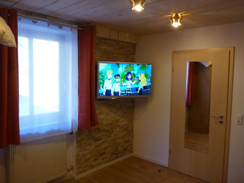 Gaestehaus Guggomos "Das Allgaeustyle" Fussen Room photo